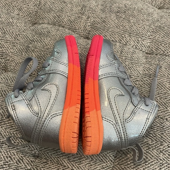 Nike Air Jordan 1 Mid Metallic Silver Pink Crimson size 5 C - Picture 4 of 7